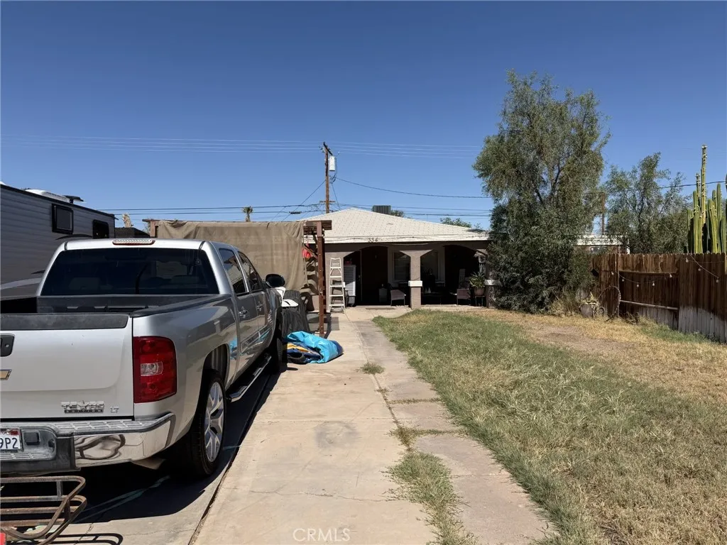 334 E Orange Avenue, El Centro, CA 92243 — photo 2