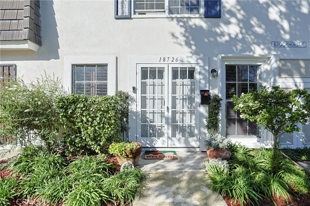 18726 Brookhurst — photo