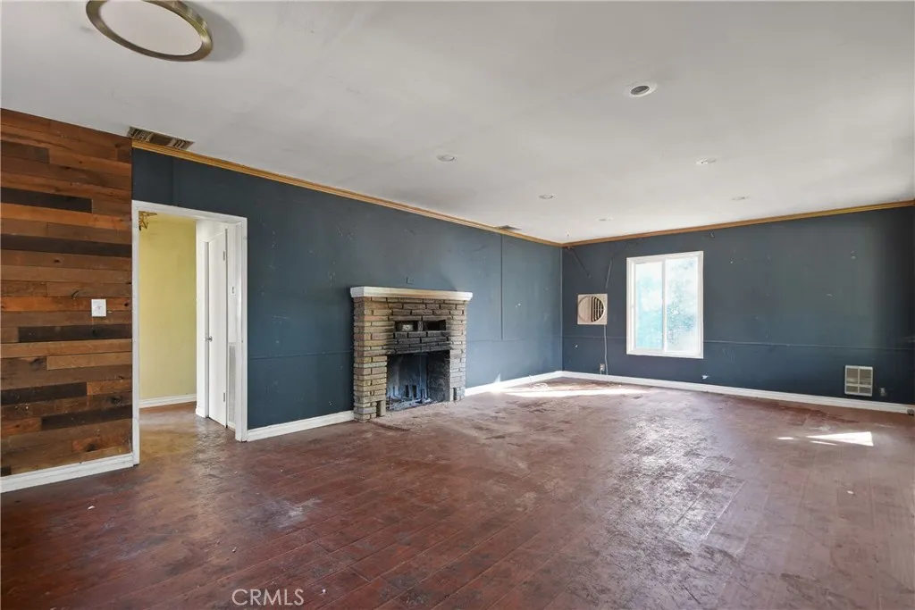 18604 Ellis — photo