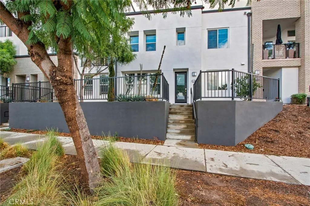 107 Cadence — photo