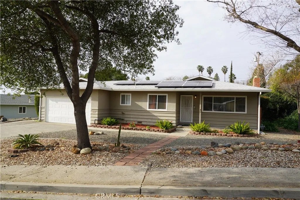 23 Leslie Lane — photo