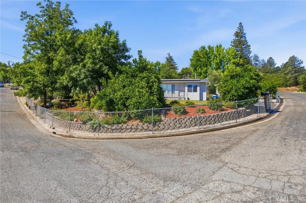 17 Southview Drive — photo