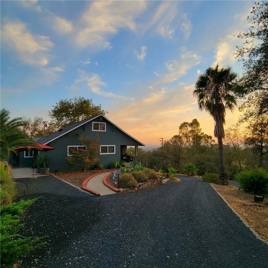 289 Skyline Boulevard — photo