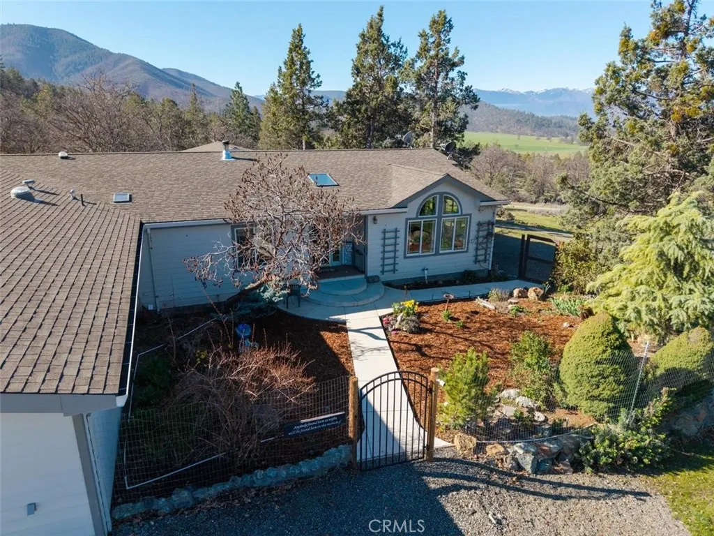 Home in Fort Jones, CA 96032 — photo 2