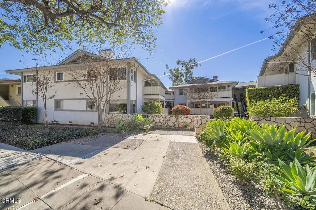389 Cliff Drive 1 — photo
