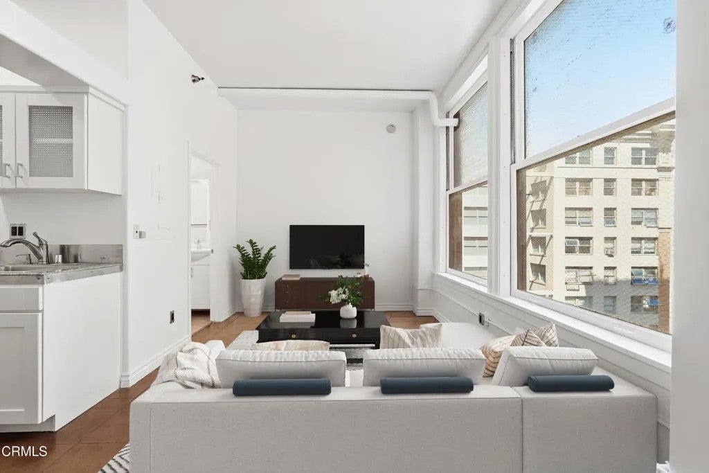 215 W 7th Street 1003 — photo