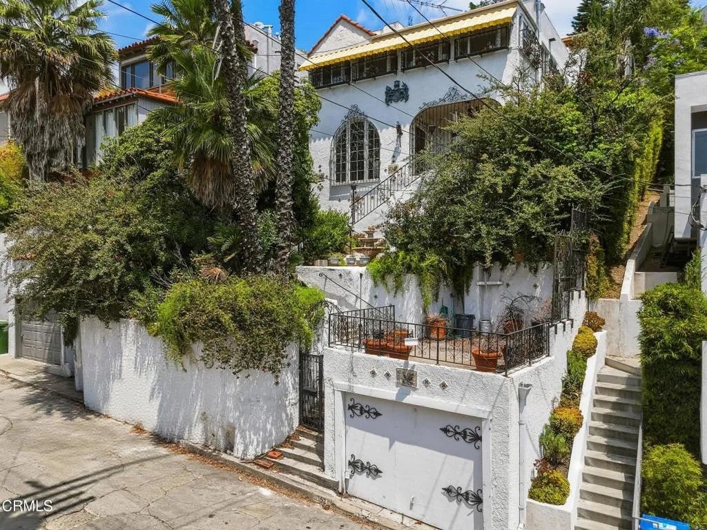 3911 De Longpre Avenue — photo