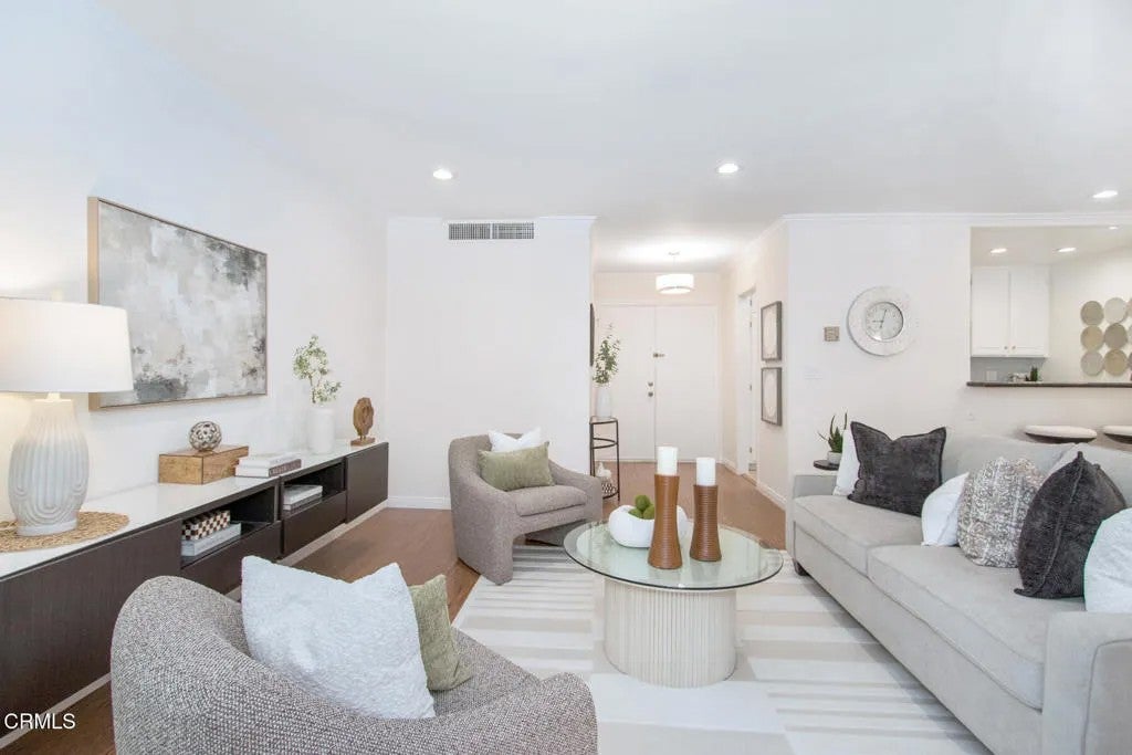 1127 E Del Mar Boulevard 323 — photo