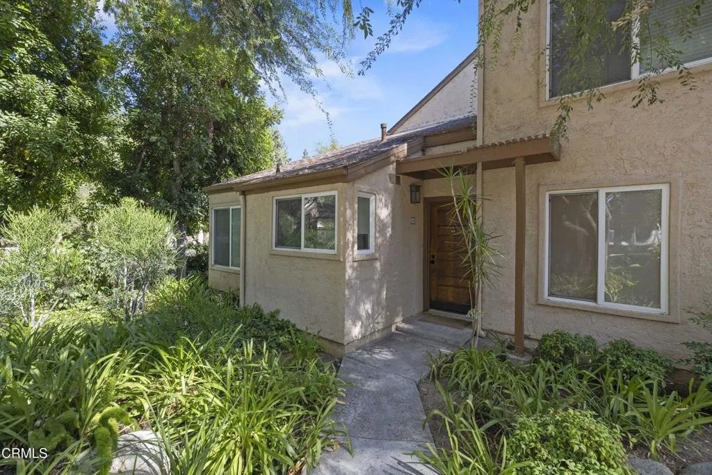 22330 Victory Boulevard 604 — photo