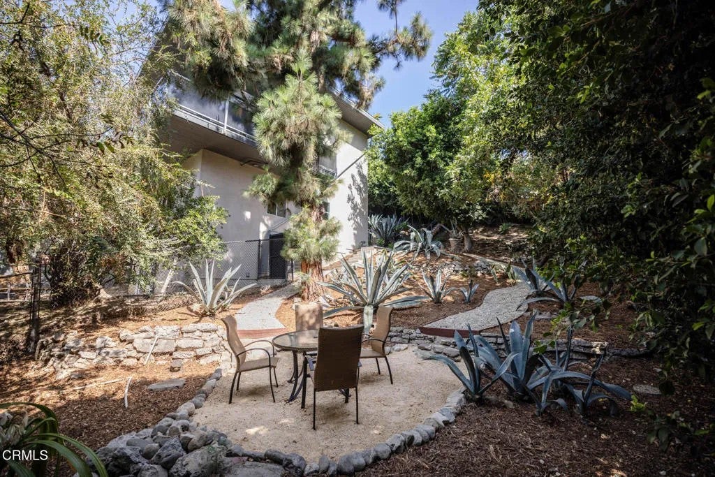 3836 De Longpre Avenue — photo