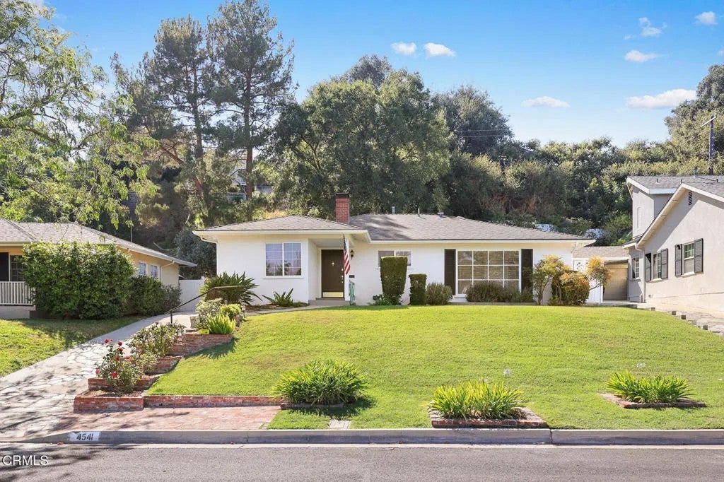 4541 Alveo — photo