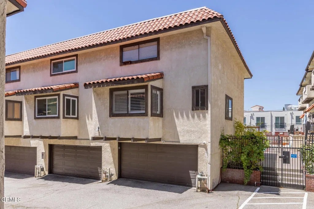 10141 Samoa Avenue 11 — photo