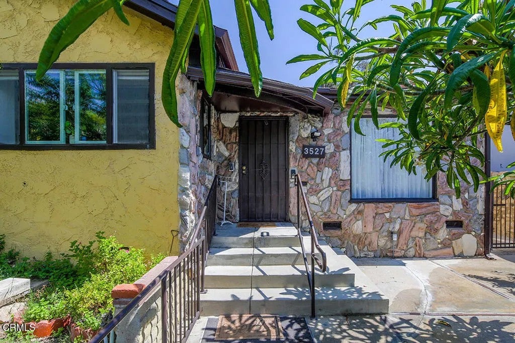 3527 Fairchild Street — photo