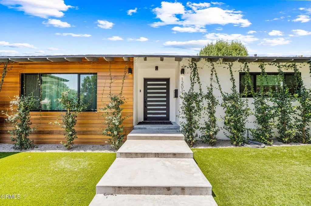1201 N Altadena Drive — photo
