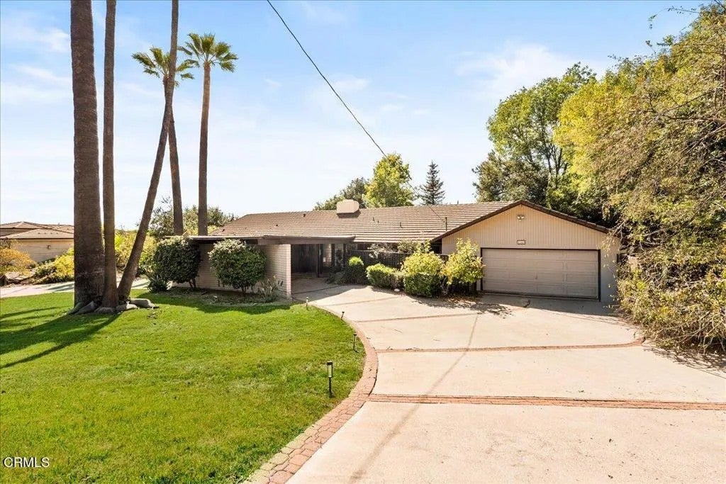 1563 Sierra Madre Villa Avenue — photo