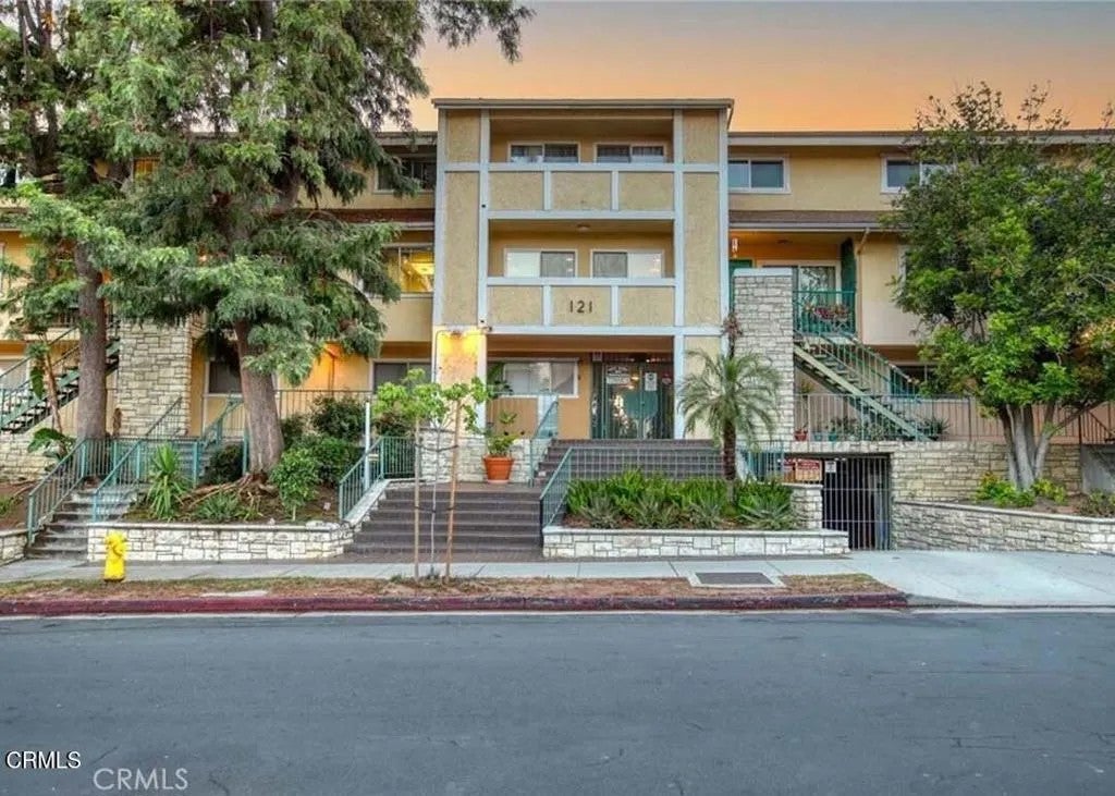 121 Sinclair 232 — photo