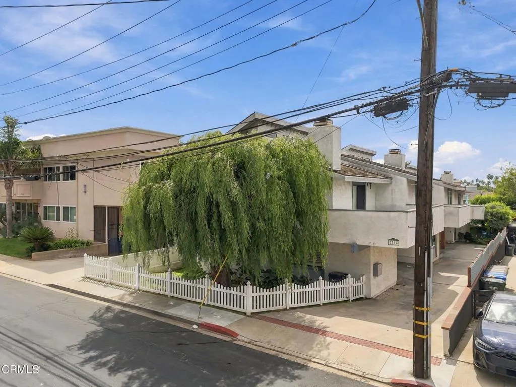 2718 Vanderbilt Lane Unit B — photo