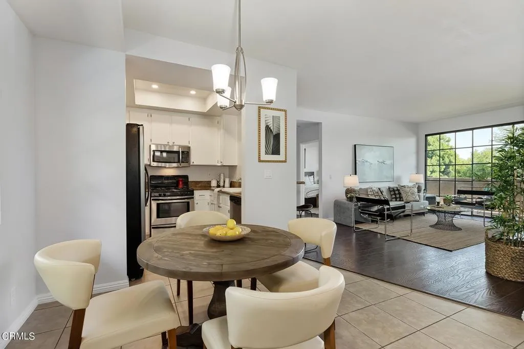 221 S Oak Knoll Avenue Unit 304 — photo