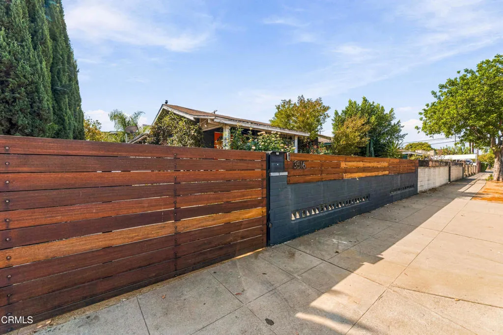 3516 Hunter Street — photo