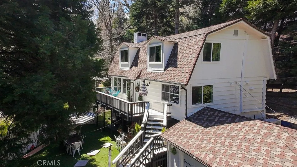 220 Oak Dr. — photo