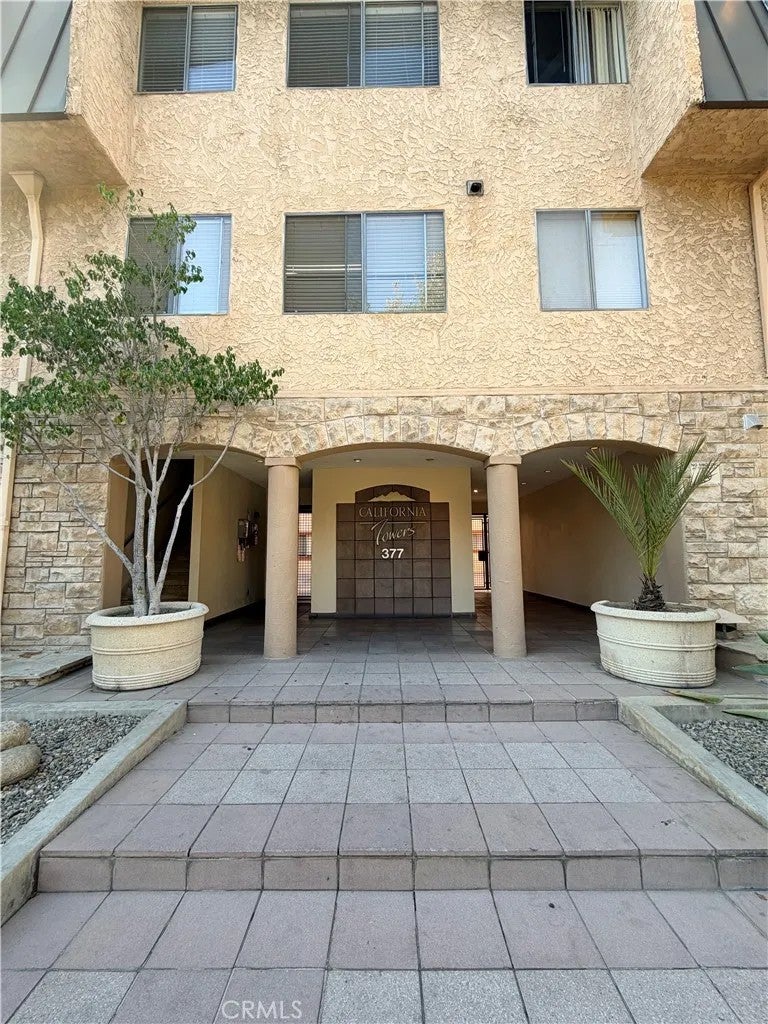 377 W California 27 — photo