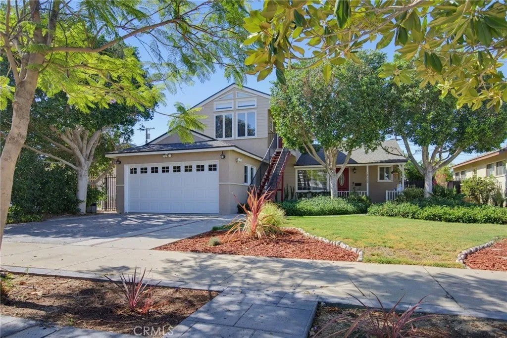 12520 Stagg Street — photo