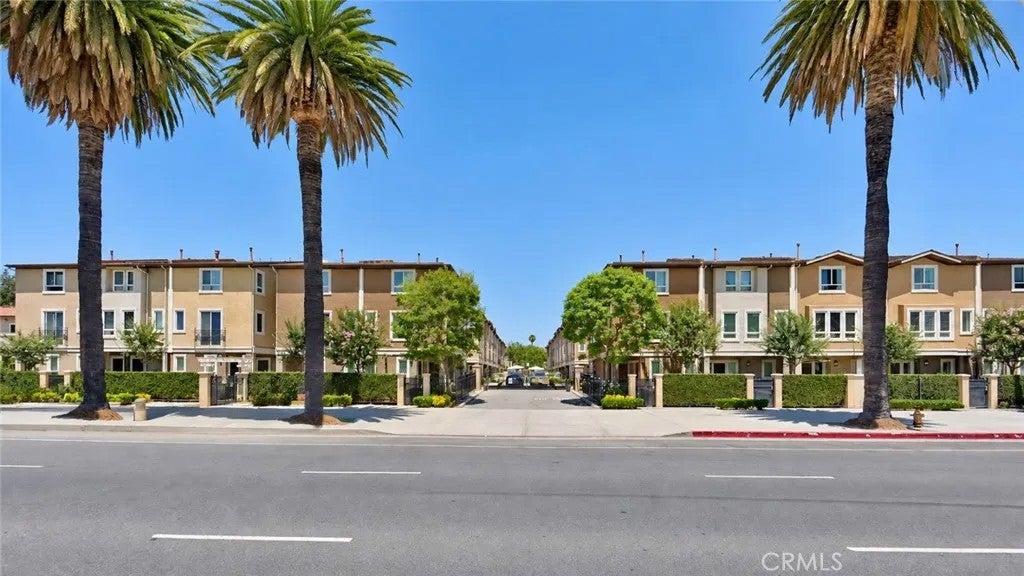 14671 Sherman Way — photo