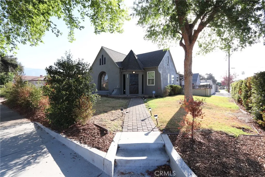 2905 N Sierra Way — photo