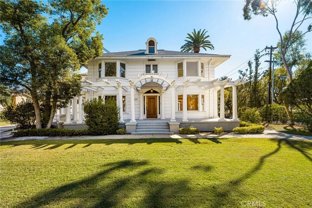1440 N Los Robles — photo