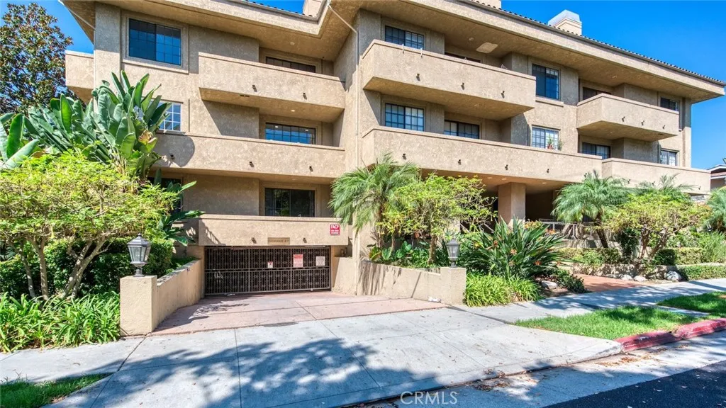 221 S Oak Knoll Avenue Unit 202 — photo
