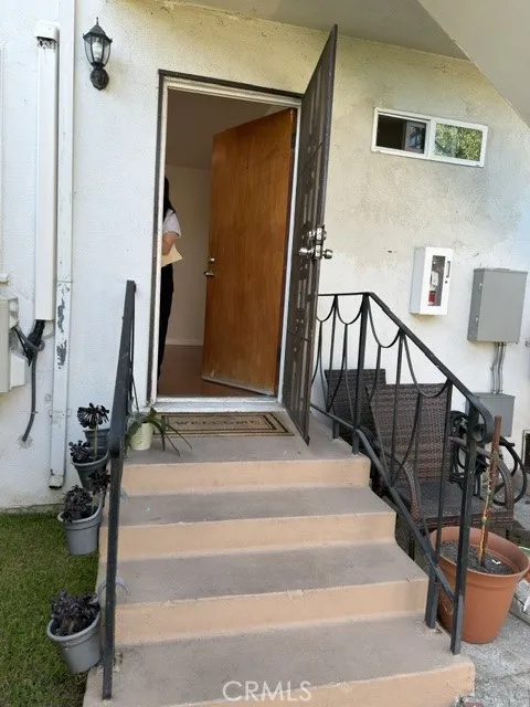 1017 Western Avenue Unit 1 — photo