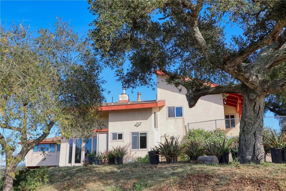 7840 Cougar Ridge — photo