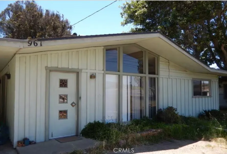 961 W Foothill Boulevard — photo