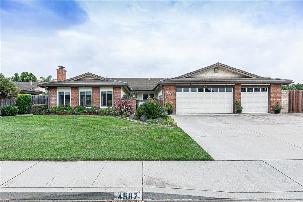 4587 Monaco Court — photo