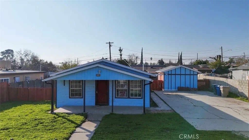 2326 Nelson — photo