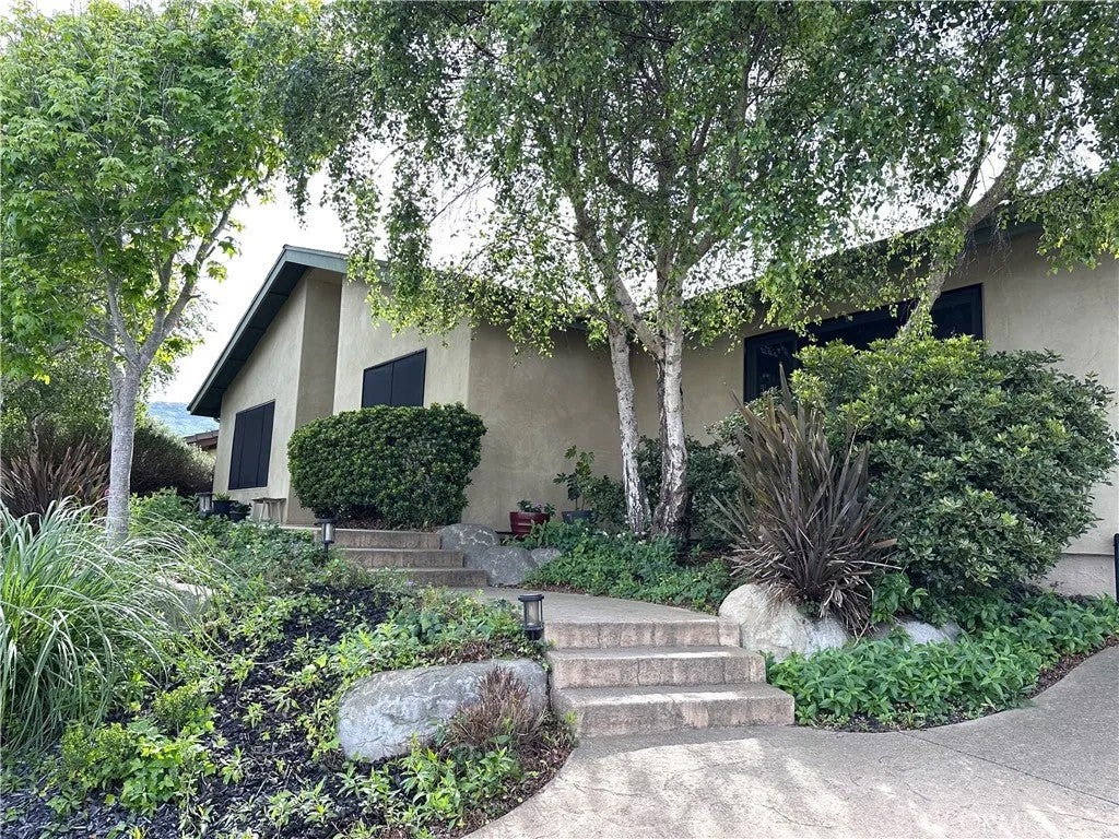 641 University Drive — photo