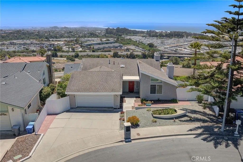 261 Coral Court — photo