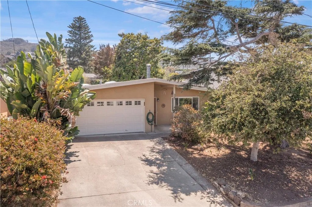 325 Lilac Drive — photo