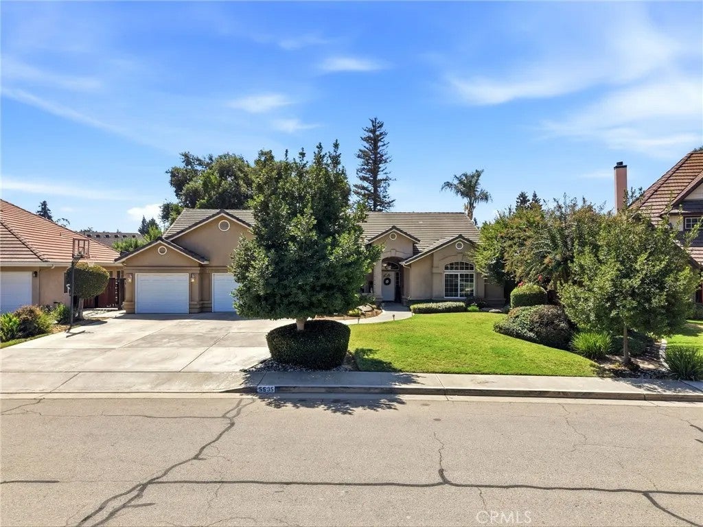 5535 W Vine Court — photo