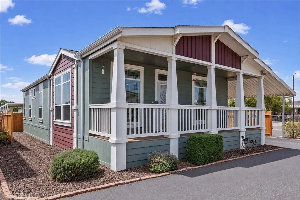 2700 Cienaga 14 — photo