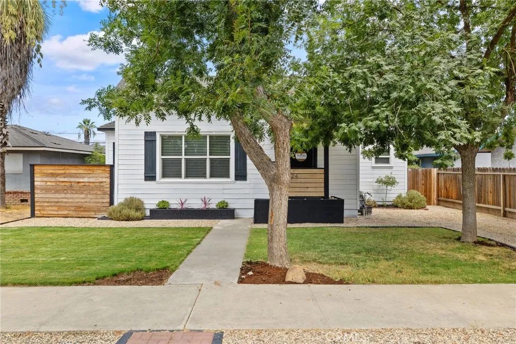 224 E 10th, Hanford, CA 93230 — photo 2