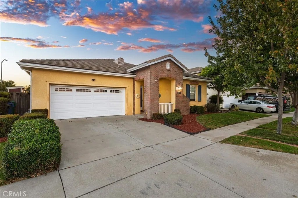 2547 Logan — photo