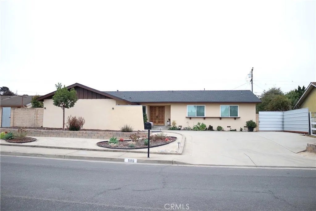 586 Poppy Lane — photo
