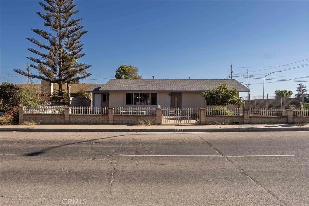1142 W Donovan — photo