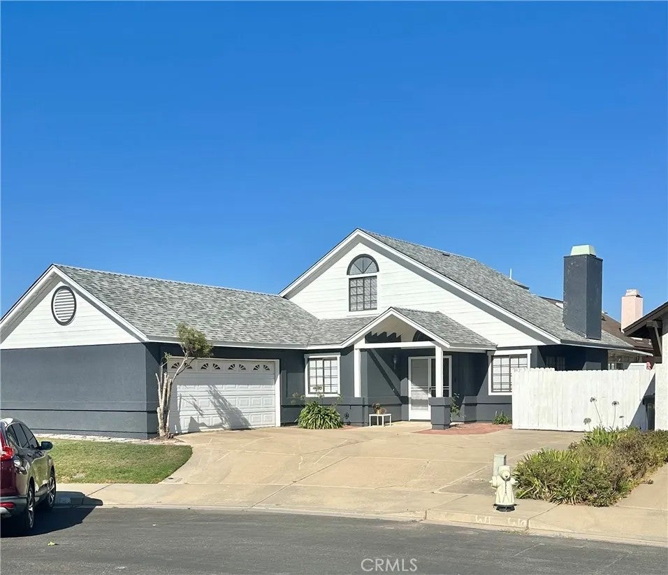1404 Lark Court — photo