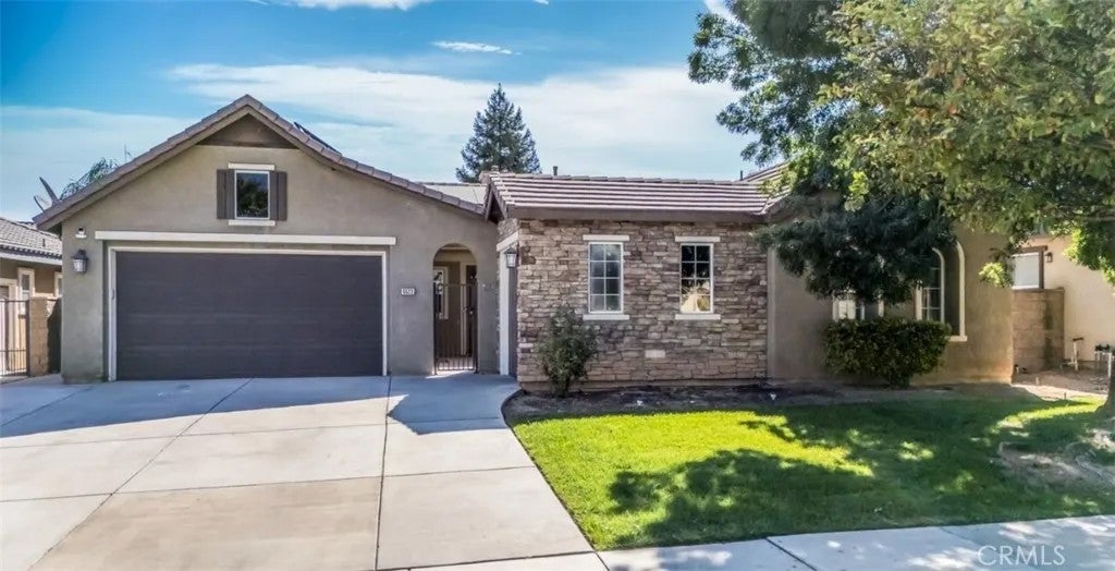 5523 Segovia — photo