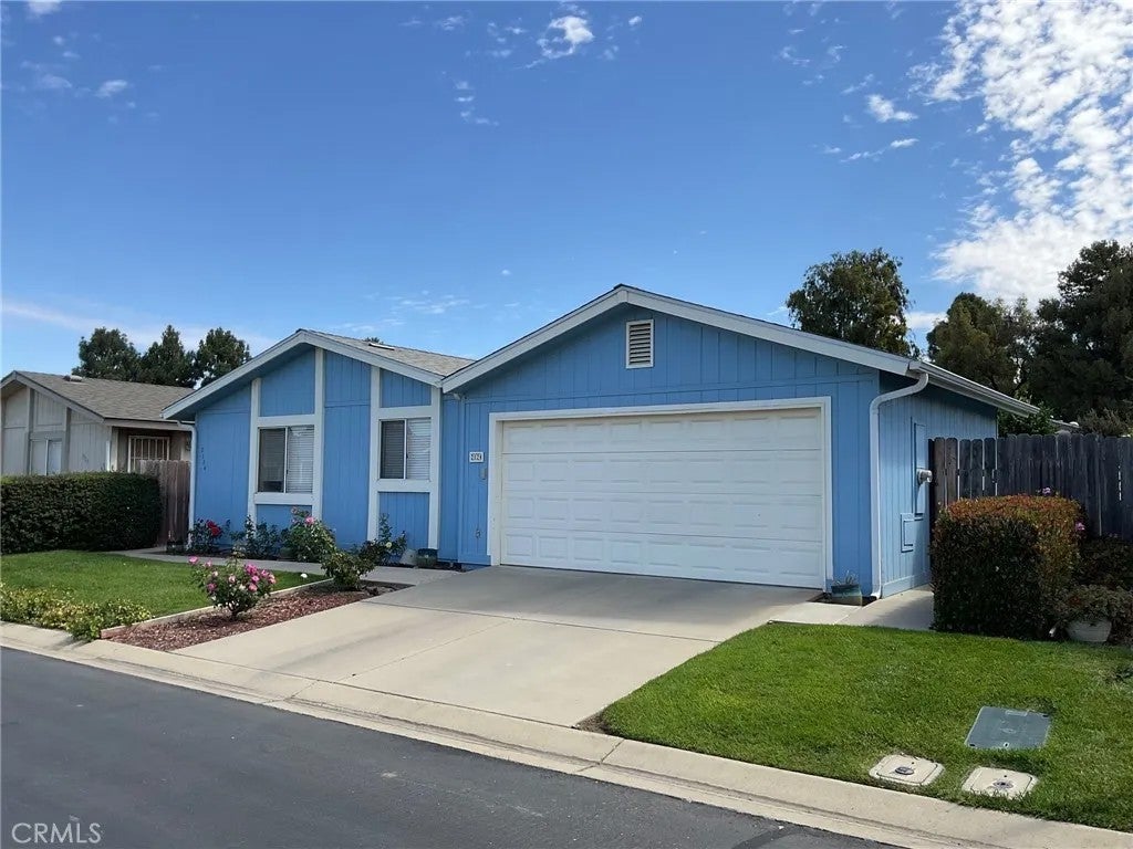 2124 Via Visalia — photo