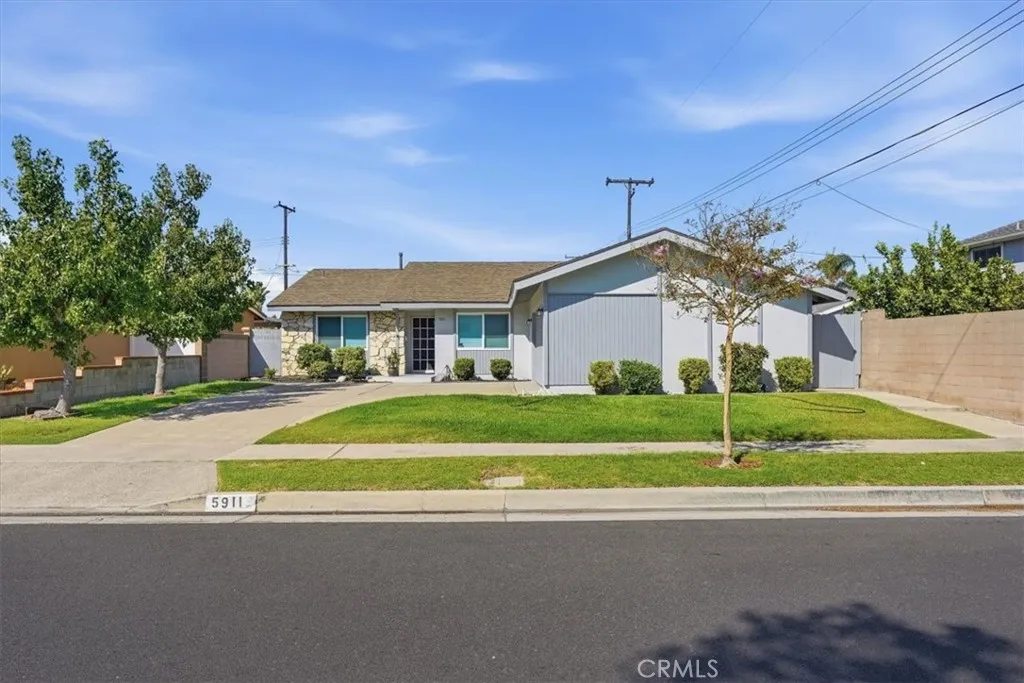 5911 Cerulean — photo