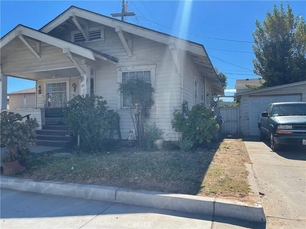 211 S Pine — photo