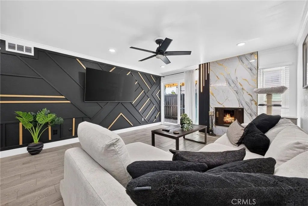 1725 Melrose 28 — photo